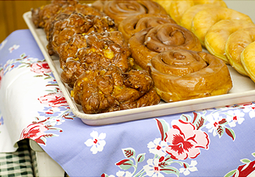 cinnamon rolls from farm house bakery, image lifted from their website